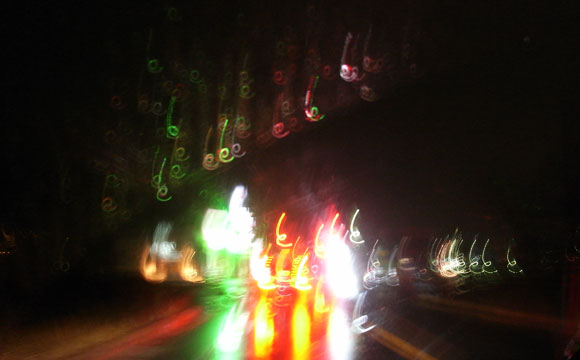 車、雨、光